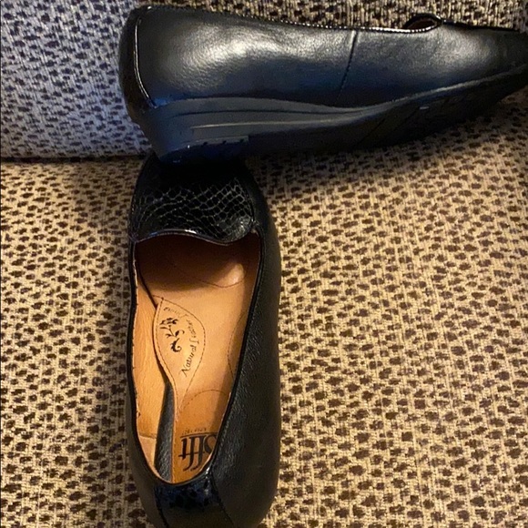 Shoes - Picture 4 of 6